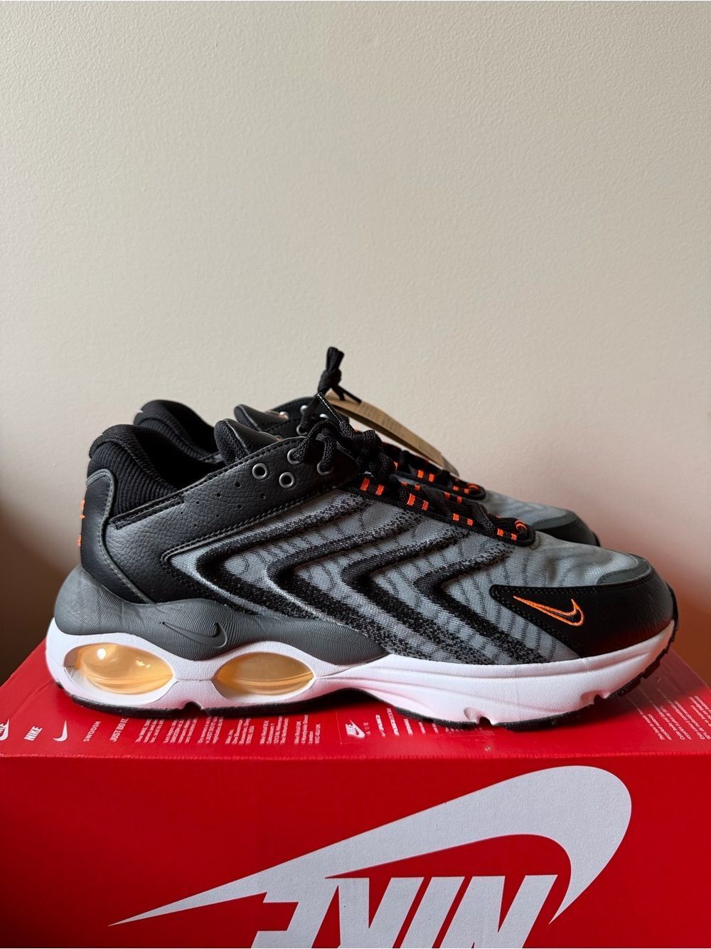 Nike Air Max TW Black Total Orange FQ2437-001 Men’s Size 13